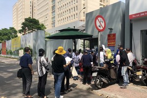 Nhiều khổ chủ đến nộp đơn tại cơ quan công an TP.HCM.