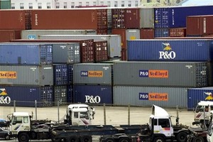 Các container hàng hóa tại cảng Busan (Hàn Quốc). (Ảnh: AFP/TTXVN)