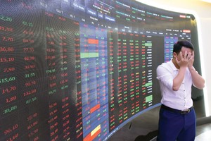 VN-Index đã đánh mất thành quả tăng từ tháng 5 đến tháng 8, trở về mức trung bình trong 4 tháng đầu năm