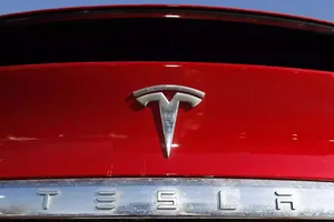 Hãng xe Tesla của tỷ phú Elon Musk ghi nhận lợi nhuận thấp nhất trong 5 năm