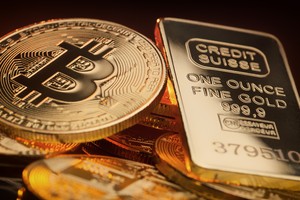 Vàng gọi, Bitcoin trả lời?