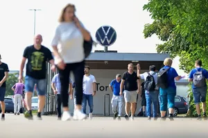 Sau thông báo đóng cửa nhà máy, Volkswagen lại đối mặt với thử thách mới