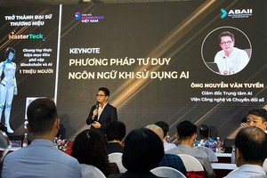 Ông Nguyễn Văn Tuyền, Giám đốc Trung tâm AI thuộc Viện Công nghệ và Chuyển đổi số phát biểu tại hội thảo.