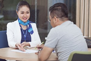 Đằng sau nụ cười tươi tắn là những áp lực công việc không nhỏ