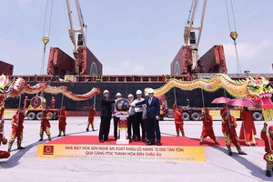 Nhà máy Hoa Sen Nghệ An xuất khẩu lô hàng 12.000 tấn tôn thành phẩm đi châu Âu