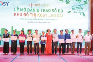Lễ trao sổ đỏ cho cư dân Khu đô thị Kosy Lào Cai 