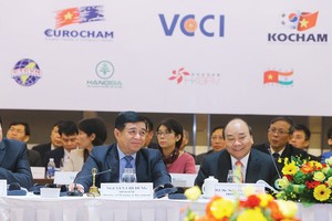 Tăng trưởng thịnh vượng đi đôi với bền vững về môi trường, công bằng và hòa nhập xã hội là những trụ cột chính trong chiến lược phát triển bền vững của Việt Nam