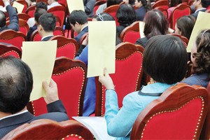 Kiện lãnh đạo doanh nghiệp, cổ đông “bó tay”