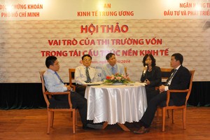 Các diễn giả trao đổi tại Hội thảo