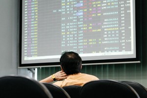 Phiên giảm quá đà: Không loại trừ “tay to” dìm hàng