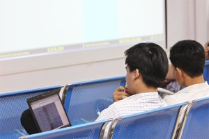 Neo ở điểm cân bằng