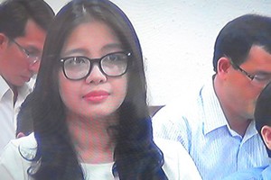 [Video] Lời khai của vợ bầu Kiên trước Tòa trong phiên xử sáng 22/5