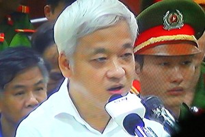 Bị cáo Nguyễn Đức Kiên trong phiên xử chiều 2/6 (ảnh chụp qua màn hình)