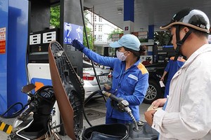 Doanh nghiệp xăng dầu được tự tăng giá 3%