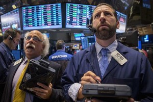 Phố Wall có phiên giao dịch đầu tuần khá yên ắng khi giới đầu tư đang hướng sự tập trung vào các sự kiện quan trọng sắp diễn ra - Ảnh: Reuters