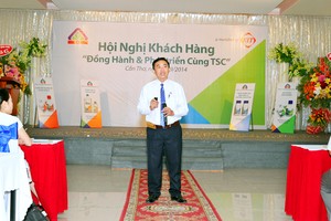 Lãnh đạo Công ty Nông dược TSC chia sẻ với khách hàng tại Hội nghị 