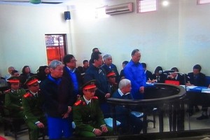 Các bị cáo trong vụ Nguyễn Đức Kiên và đồng phạm tại tòa phúc thẩm (ảnh chụp qua màn hình)