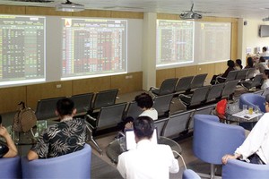 Hiện có khoảng 30 DN niêm yết đã cạn room đối với NĐT nước ngoài