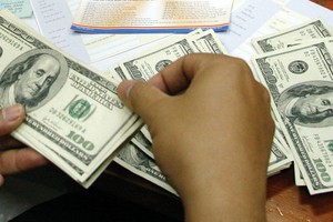 Đầu tư thế nào sau biến động bất ngờ của tỷ giá?