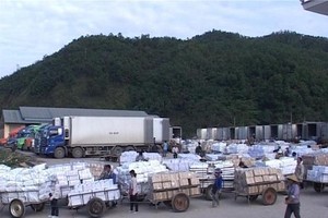 Tiếp tục tái xuất, chuyển khẩu hàng hóa qua Lối mở Nà Lạn 