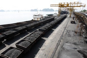 Sẽ hạn chế tình trạng tài nguyên, khoáng sản được tuyển loại sơ qua rồi đem xuất khẩu. Ảnh: Đức Thanh