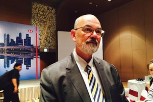 Ông Douglas Lippoldt 