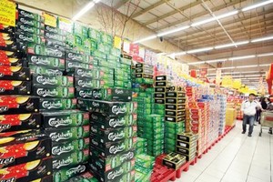 Bia Hà Nội đang bị "bắt nạt" ngay trên sân nhà