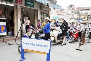 Lần thứ 3 trong năm nay, giá bán lẻ xăng trong nước tăng giá 