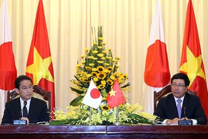 Phó Thủ tướng, Bộ trưởng Ngoại giao Phạm Bình Minh và Bộ trưởng Ngoại giao Nhật Bản Fumio Kishida tại cuộc họp báo sau phiên họp. Ảnh: VGP/Hải Minh