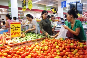 Doanh nghiệp Việt đang phải chịu mức chiết khấu cao tại siêu thị. Ảnh: Thi Hà.