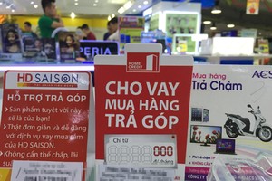 Trong khi số công ty tài chính tăng gấp đôi thì các điểm bán hàng lại hạn chế nên các thành viên trên thị trường đang phải cạnh tranh nhau khốc liệt hơn. Ảnh: Thanh Lan.