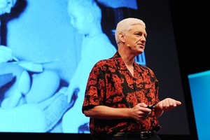 Nhà khoa học máy tính, chuyên gia về trí tuệ nhân tạo và tìm kiếm trực tuyến Peter Norvig.