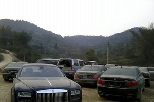 Trong năm 2013, các hoạt động vận chuyển xe sang từ Việt Nam chuyển qua Trung Quốc bị "tuýt còi" vì có nhiều dấu hiệu vi phạm pháp luật