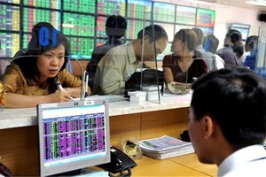 Cổ phiếu ngân hàng nguy cơ mất điểm bởi "cuộc chiến" cổ tức