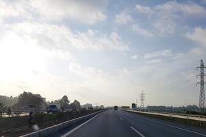 Đường cao tốc Hà Nội - Lạng Sơn sẽ góp phần tạo động lực phát triển kinh tế - xã hội khu vực Lạng Sơn nói riêng và vùng Đông Bắc nói chung. Ảnh: Đức Thanh