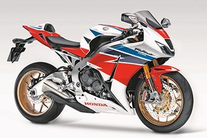 Honda CBR1000RR Fireblade 2017 - cạnh tranh Kawasaki H2