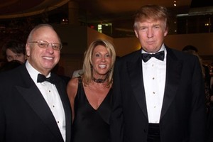 Doanh nhân Howard Lorber (ngoài cùng bên trái) là một trong những cố vấn thân cận của Donald Trump. Ảnh: dottieherman.com