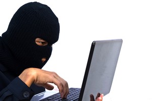 Nhóm tấn công đãgửi email mạo giám đốc để yêu cầu chuyển tiền.
