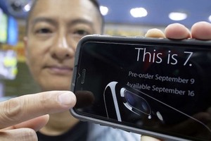 iPhone 7 bắt đầu đến tay người dùng từ 16/9.