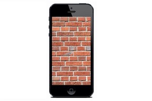 Nhiều iPhone hàng xách tay ở Việt Nam bị biến thành 'cục gạch' 