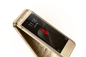 W2017 có thiết kế nắp gập phổ biến cách đây nhiều năm.