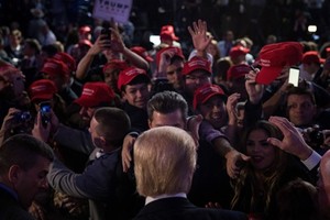 Người ủng hộ tổng thống mới đắc cử Donald Trump ở New York. Ảnh:New York Times