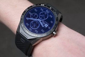 Đồng hồ thông minh giá nghìn USD nổi bật 2016