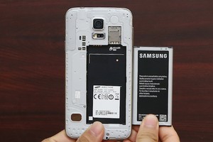 Số smartphone có thiết kế pin tháo rời ngày càng ít.