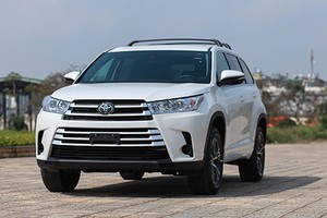 Toyota Highlander LE 2017 đầu tiên ở Hà Nội