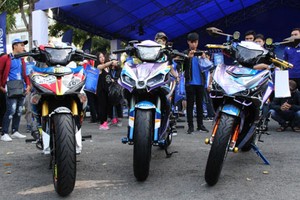 Bản độ lấy cảm hứng từ môtô Ninja H2 (giữa) giành giải nhất cuộc thi trang trí Exciter.