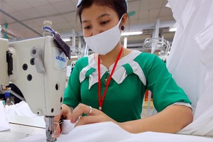 Hàng dệt may sẽ bị ảnh hưởng đáng kể nếu Mỹ thay đổi chính sách thuế quan (Ảnh: Sản xuất tại Công ty May 10). Ảnh: Đức Thanh