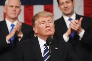 Những khoảnh khắc chia rẽ tại quốc hội Mỹ khi Trump phát biểu lần đầu