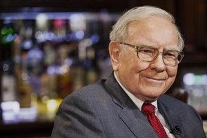 Warren Buffett quản lý hơn 360.000 nhân viên thế nào?