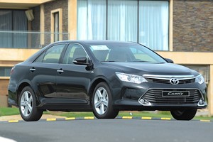 Camry 2.5G là quà tặng khuyến mãi từ Toyota.
